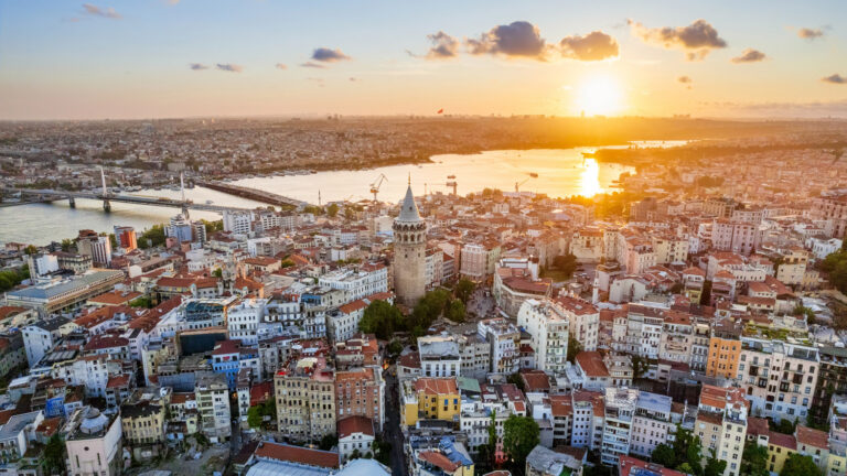 How to Experience Istanbul Like a Local: A Traveler’s Guide