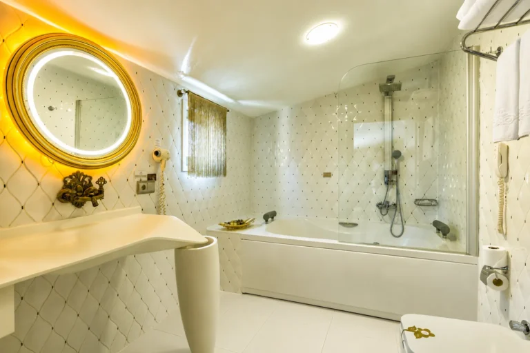 Hotel Sultania Sultan Suit odasinin banyosu